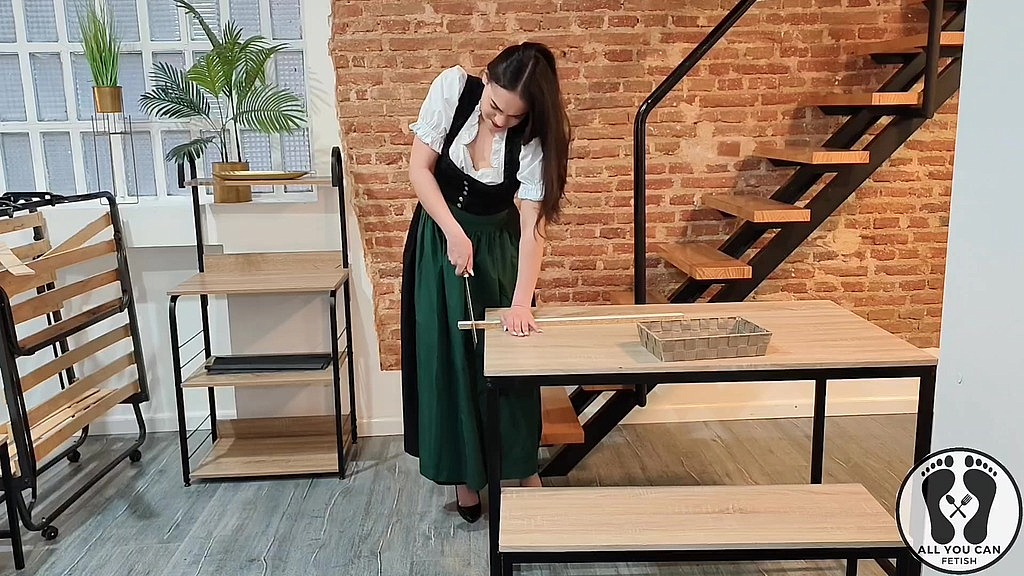 sensual latina carpenter cutting wood in a dirndl (Ana Spears) sensual latina carpenter cutting wood in a dirndl (Ana Spears)