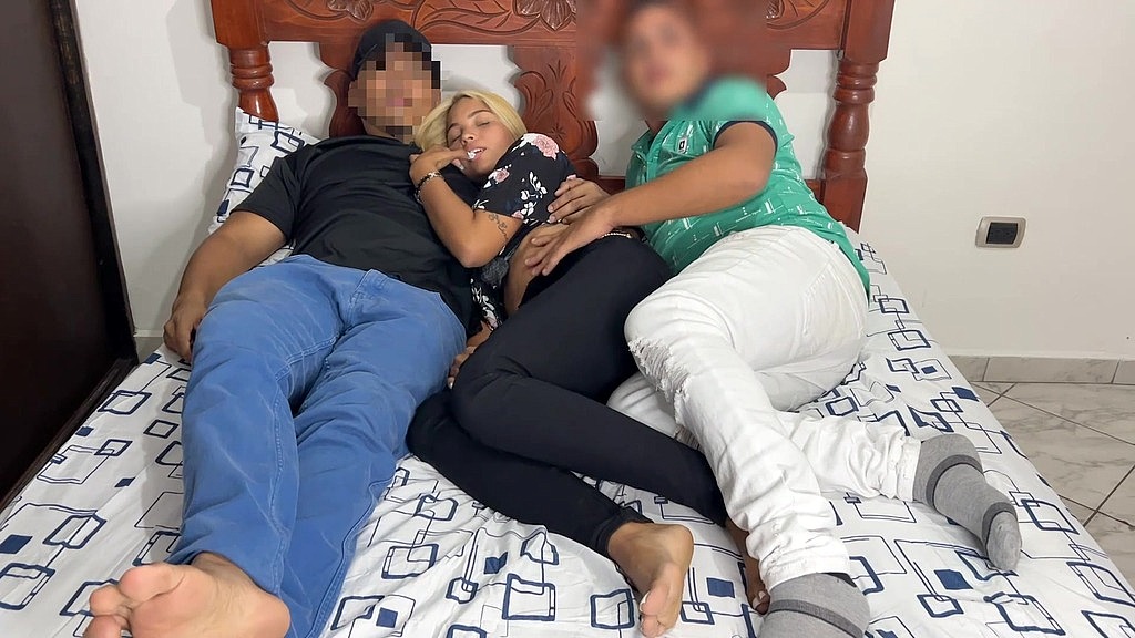 noche de pelicula junto a su novia pero su novia esta con el culo hacia mi lado (Big Hd, Perritox, La Perris) noche de pelicula junto a su novia pero su novia esta con el culo hacia mi lado (Big Hd, Perritox, La Perris)