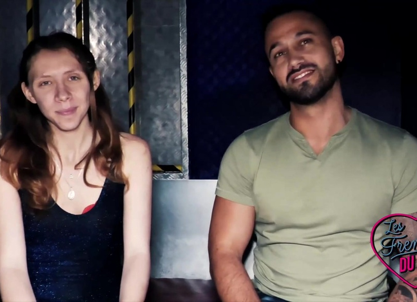 Lola Joue Avec Une Voyeuse Tres Chaude Dans Un Trio Infernal