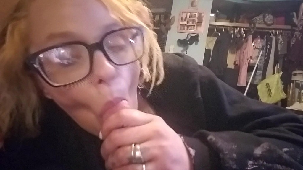 succing the guy next door (Itsallybitch, Fat boi) succing the guy next door (Itsallybitch, Fat boi)