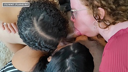 Fizemos um boquete gostoso eu e minhas amigas levamos muito leite na boca