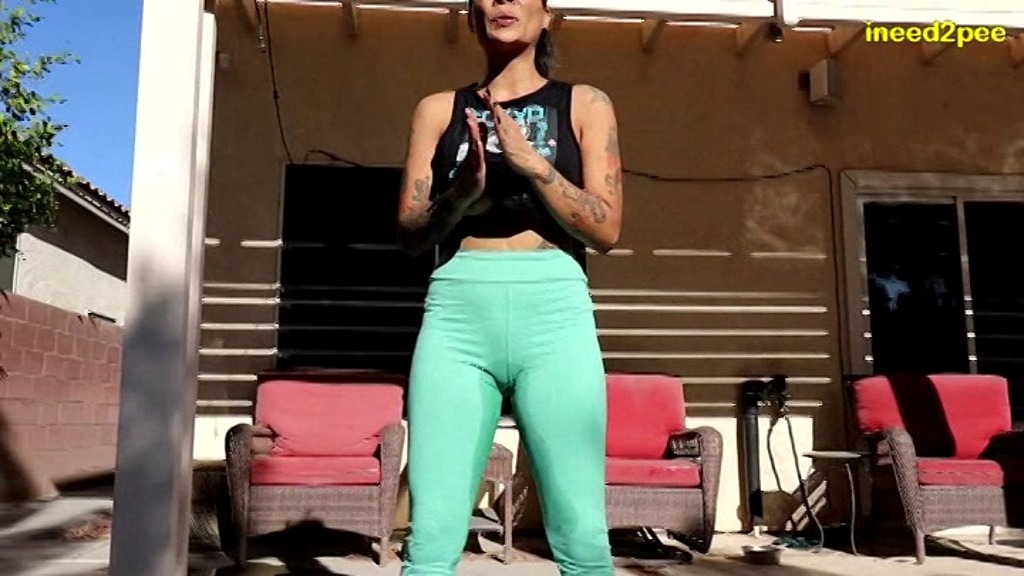 loosey lu peeing her yoga pants while teaching (Loosey Lu) loosey lu peeing her yoga pants while teaching (Loosey Lu)