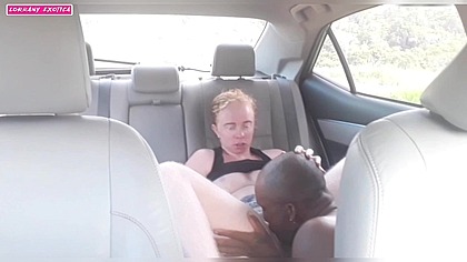 TRASEI COM O MARIDO DA MIMHA AMIGA DENTRO DO CARRO NO MEIO DE UM CAMPO DE FUTEBOL: FICO MALUCA DE TEZAO QUANDO TRANSO NA RUA ESPORRO TODA A MINHA PORRA NO PAU GRANDE E GROSSO