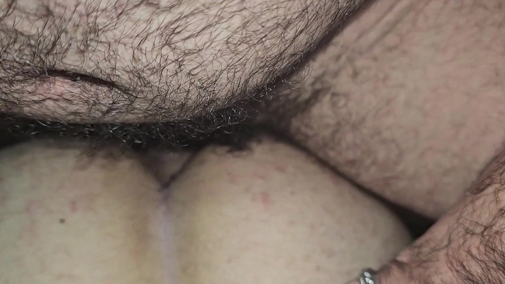 o vizinho caminhoneiro sempre que volta de viagem vem trepar escondido. (Professor Dotadu, Porn Backstage) o vizinho caminhoneiro sempre que volta de viagem vem trepar escondido. (Professor Dotadu, Porn Backstage)