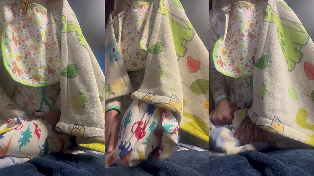 Пелюшка Мікель горбає свою подушку (Пелюшка Мікель) diaper mickel humping his pillow (Diaper Mickel)
