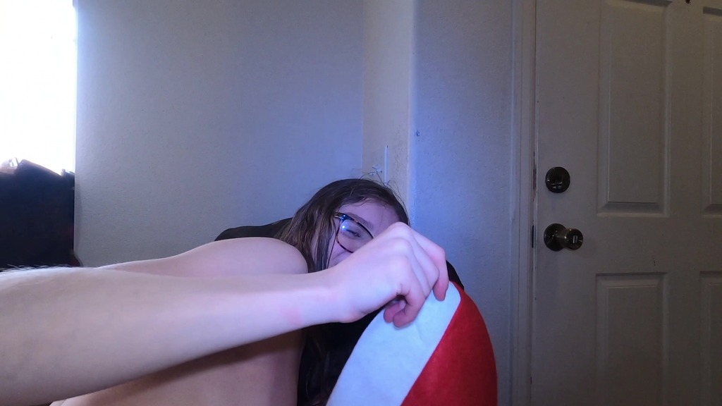 merrry christmasssssss please tip me christmas gifts!!!!!