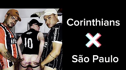 Torcedores numa pegacao bem quente apos jogo de futebol