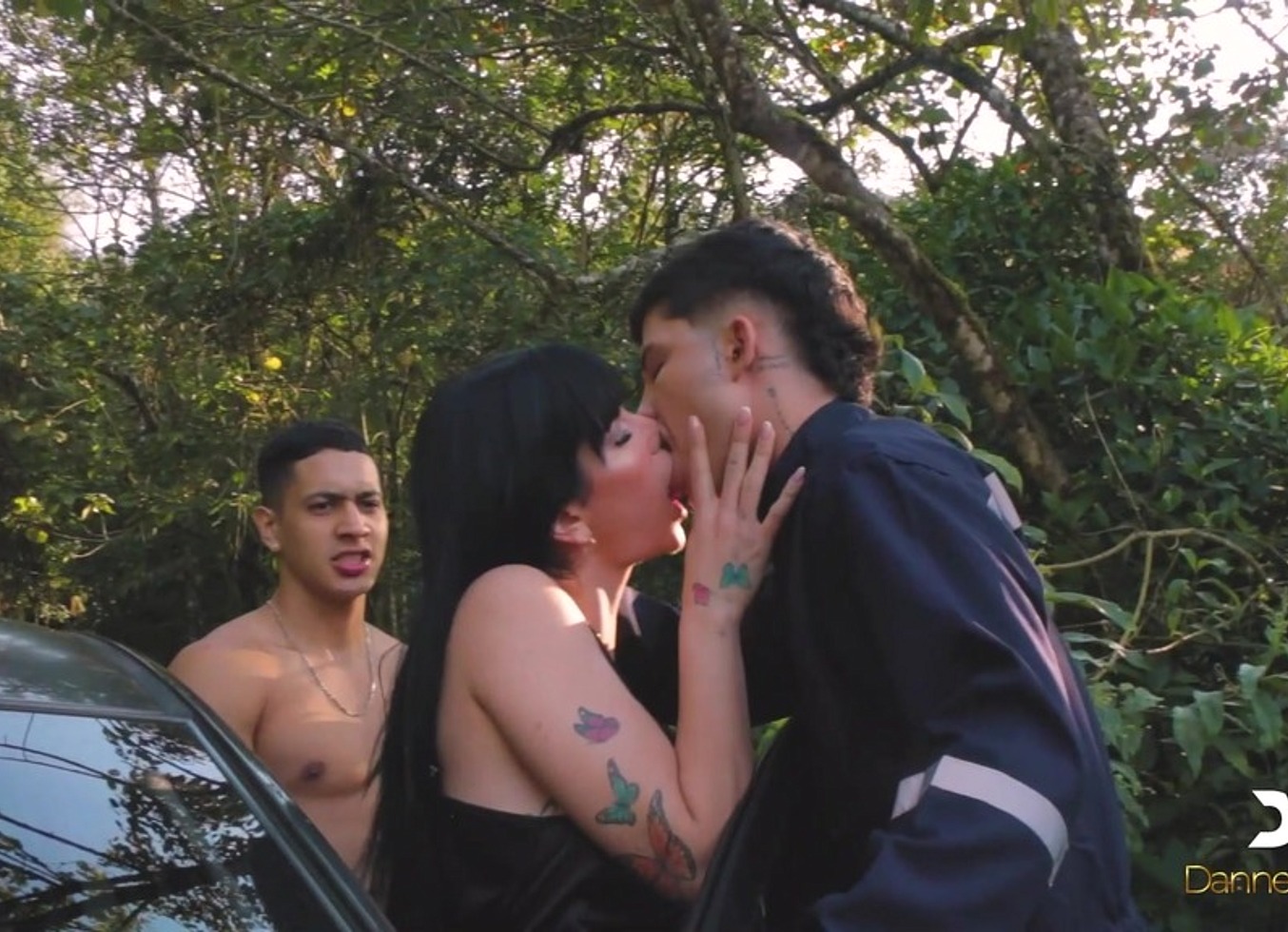 Nymphomaniac Fucks Her Lover And The Mechanic On A Public-Danner Mendez & Yenifer Chacon