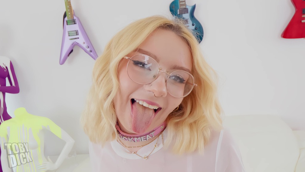 first piss drink for daisy dayz - throat and pussy fucked hard - makes her dizzy