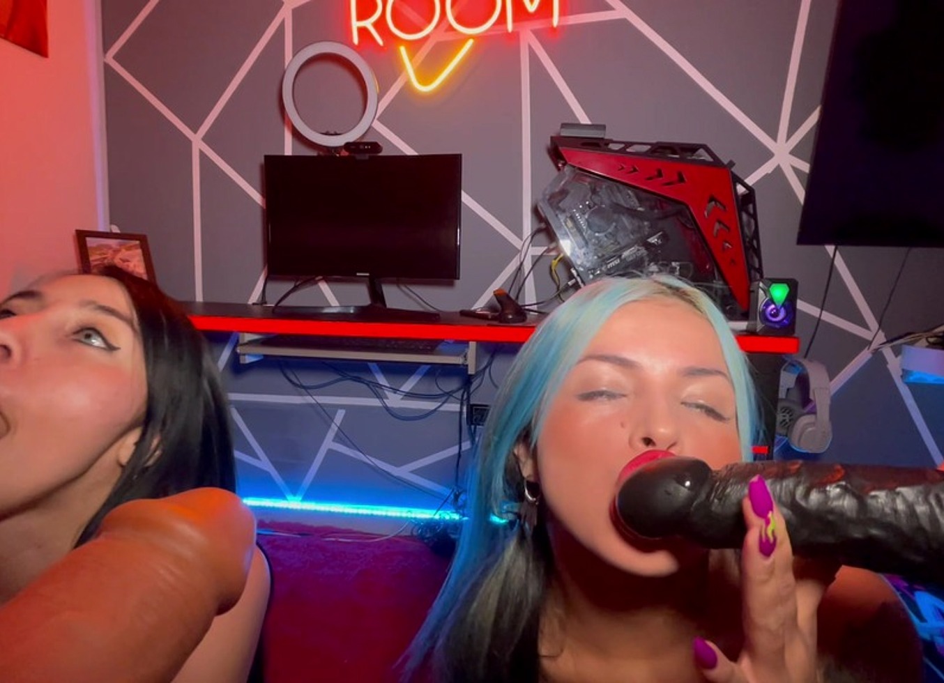 Mi Amiga Y Yo Lamemos Muchas Vergas En Un Salvaje Bukake - Anitta Miller