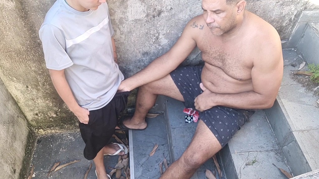 Leo Ogro, Sapatinha: marido infiel transa na escada com sapatao 100%anal (AnalVids.com) marido infiel transa na escada com sapatao 100%anal (Leo Ogro, Sapatinha)