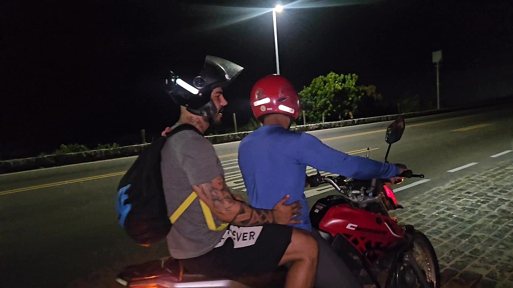 alisei o motouber e chamei para um sexo no mato e apareceu mais 2 homem levei leite deles (Petrick Garcia, Motoboy 25, Muleke Minerin) alisei o motouber e chamei para um sexo no mato e apareceu mais 2 homem levei leite deles (Petrick Garcia, Motoboy 25, Muleke Minerin)
