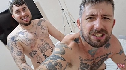 Fudi o cuzinho do meu vizinho e ele gritou de prazer