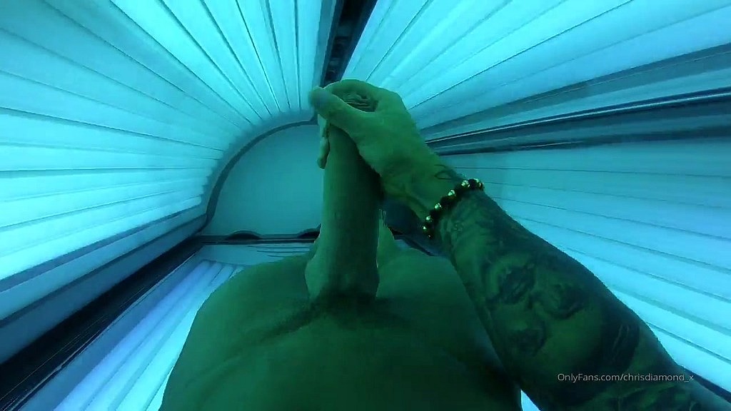 i get horny while i get tanned and i masturbate until i cum on my abs. (Chris Diamond) i get horny while i get tanned and i masturbate until i cum on my abs. (Chris Diamond)