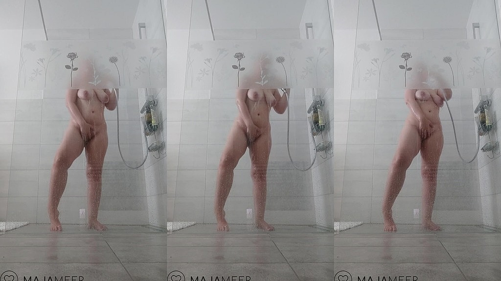 watch me taking a shower (Maja Teen) watch me taking a shower (Maja Teen)