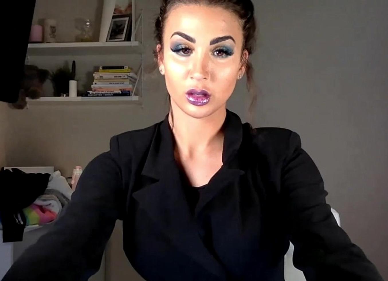 Horny Business Woman - Pussy Masturbartion with Dildo and Hot Lingerie - Susy Gala