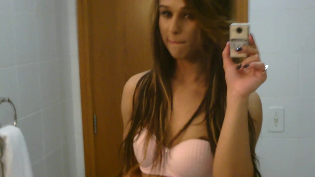 sexy amateur tgirl felipa lins selfie video being sexy on the mirro with small camera