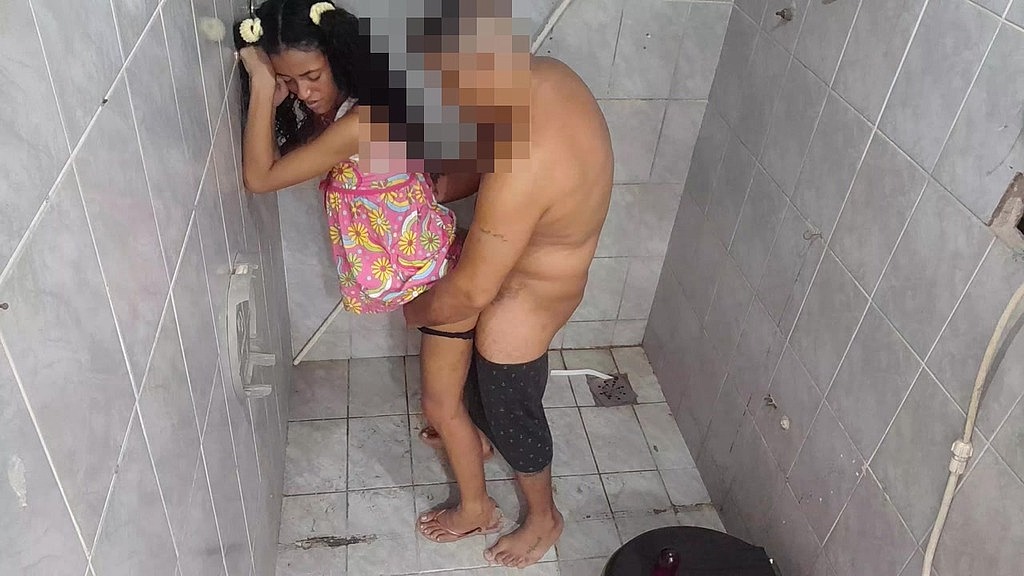 Talitinha, Leo ogro: meu padrasto excitado ensinando sexo desejado no banheiro (AnalVids.com) meu padrasto excitado ensinando sexo desejado no banheiro (Talitinha, Leo ogro)