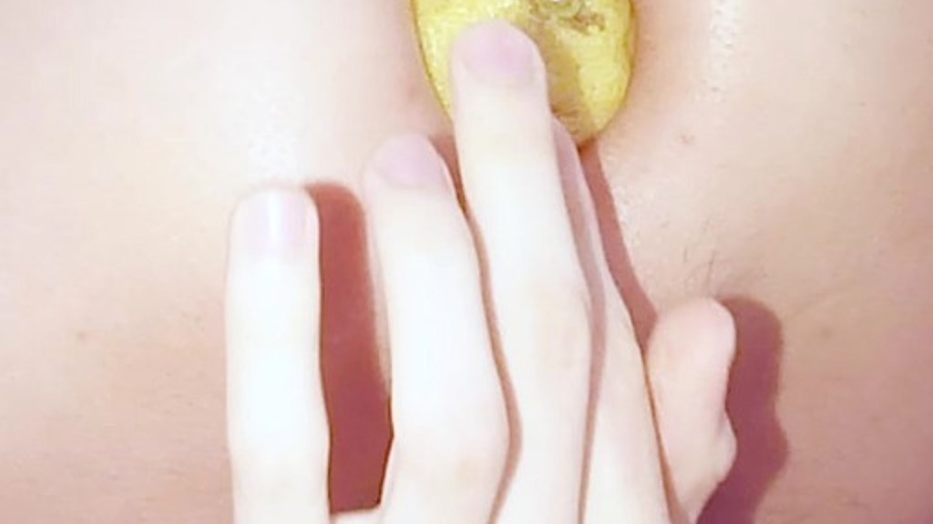 беру пляшку молока та лимон мені в дупу! (Ліна Фрі) taking a milk bottle and lemon up my ass! (Lina Free)