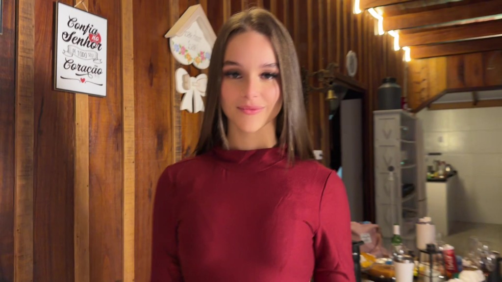 menina gostosa faz gangbang com quatro dotados