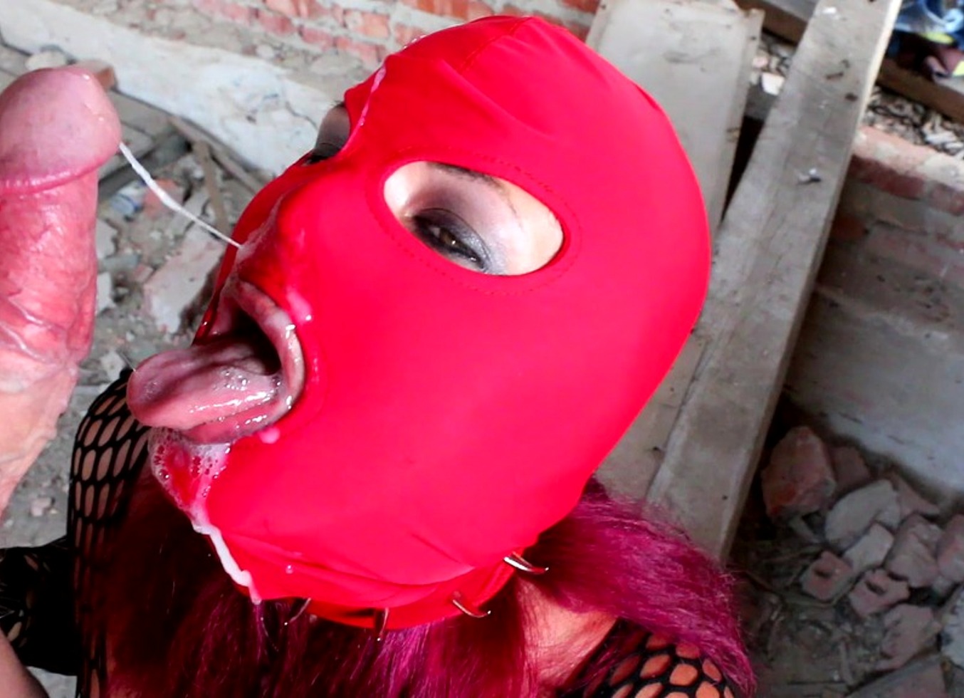 Depraved Girl In Balaclava Gives A Blowjob And Gets Surprise Cum In Mouth