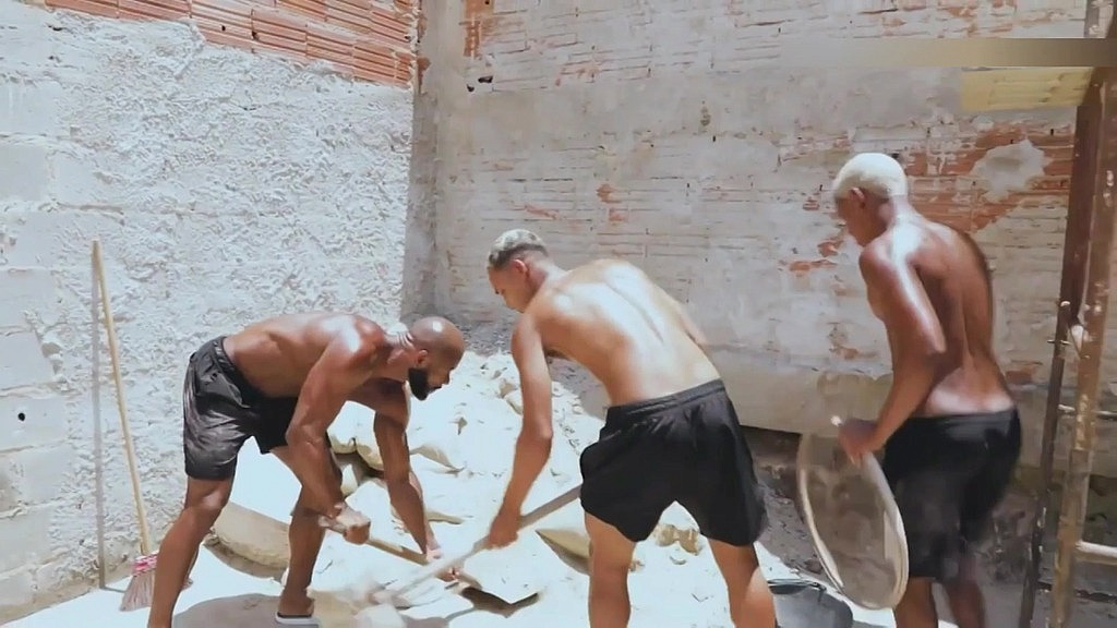 trabalhando na obra com um amigo e o encarregado tava todo cheio de graca. safado pra pagar nossa diaria exigiu que a gente fudesse ele. - completo (Victao Porrete, Lucas ferrari, Rafael Silva) trabalhando na obra com um amigo e o encarregado tava todo cheio de graca. safado pra pagar nossa diaria exigiu que a gente fudesse ele. - completo (Victao Porrete, Lucas ferrari, Rafael Silva)