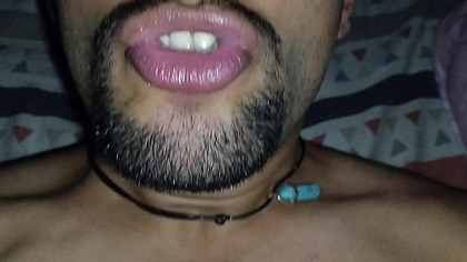 Macho esperto ficou aticando o tesao do seu vizinho casado ate que ele nao resistiu e comeu seu cu.