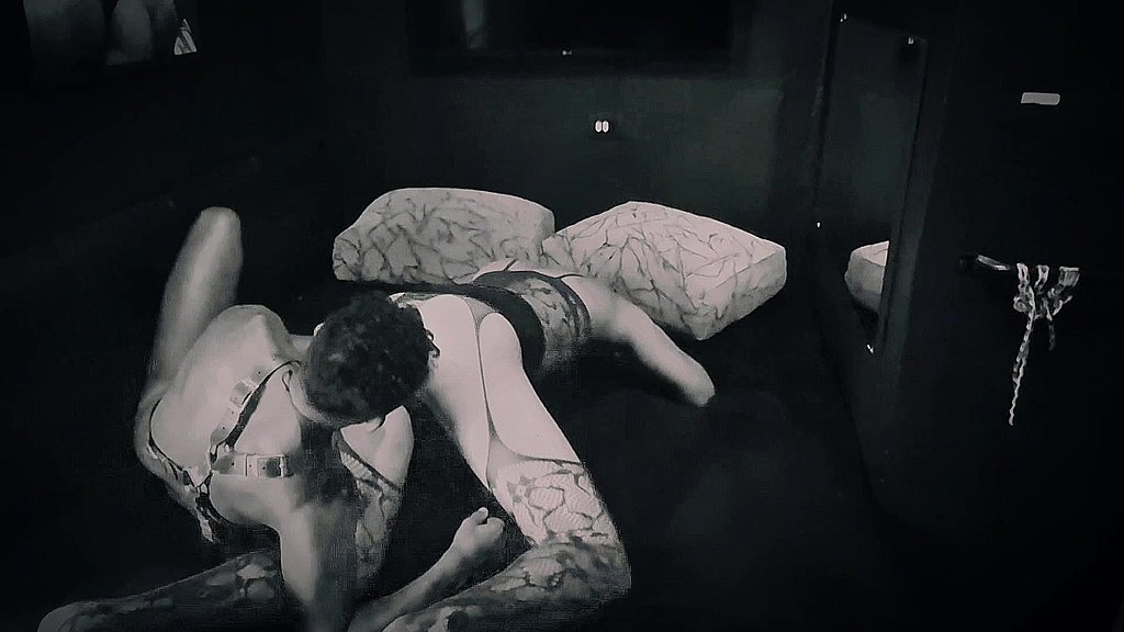 macho usando calcinha fazendo sexo no subsolo escuro. (Junior Delao, Porn Backstage) macho usando calcinha fazendo sexo no subsolo escuro. (Junior Delao, Porn Backstage)