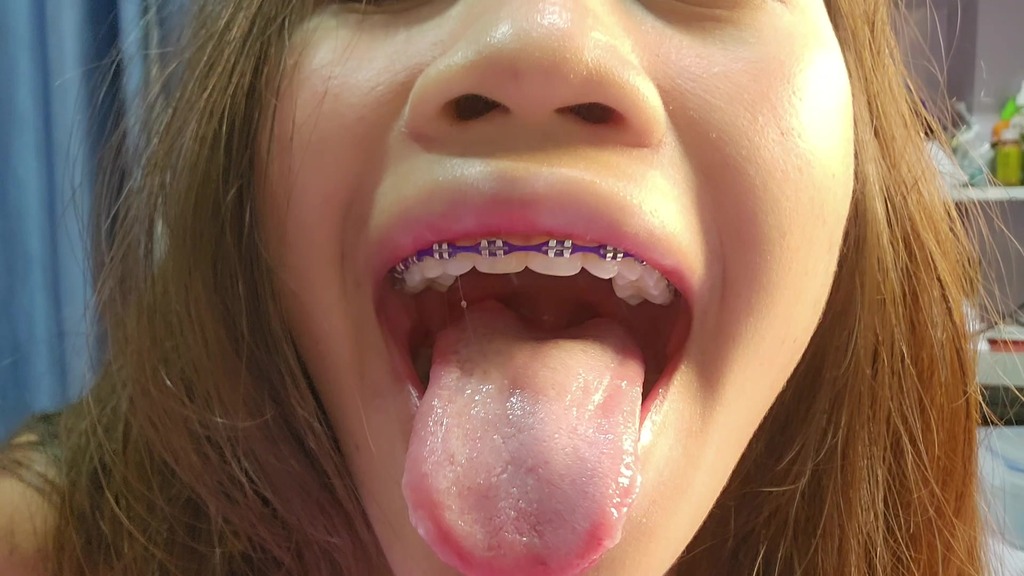 petite tight patient wants to get fuck by the doctor