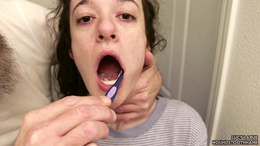 older dom brushes young subs teeth (Lucy LaRue, Houndstoothhank) older dom brushes young subs teeth (Lucy LaRue, Houndstoothhank)