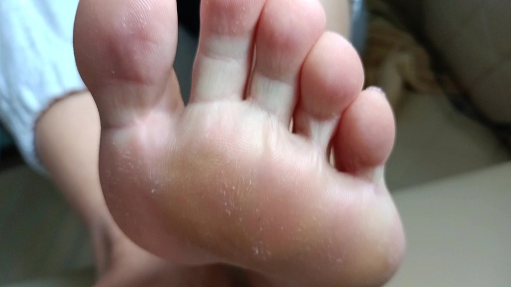 toes print exploring close up (Penelopa3) toes print exploring close up (Penelopa3)