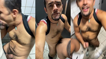 Negro dotado sendo fodido no banheiro do trabalho