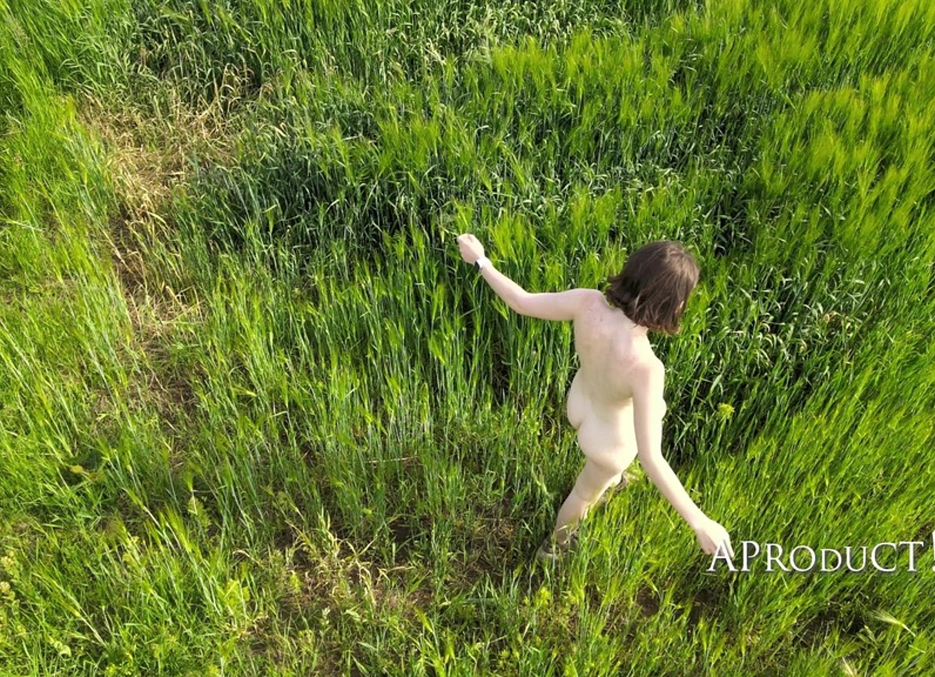 Darcy Dark Golden Shower and Pee in the Nature