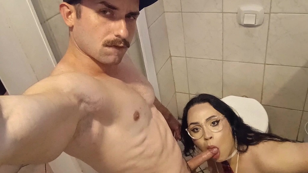 Saymonfitness, Morena Angel: sendo comida pelo saymonfitness (AnalVids.com) sendo comida pelo saymonfitness (Saymonfitness, Morena Angel)