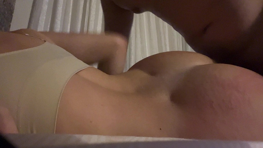 imbrogliare. vero anale fatto in casa. Non ho potuto resistere e ho scopato la sorella di mia moglie, lei si è sballata. video completo (FeralBerryy, Max) cheating. real homemade anal. i couldn t resist and fucked my wife s sister, she got high. full video (FeralBerryy, Max)