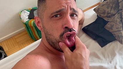 Hetero caliente me rompe el culo y me insulta como a una puta