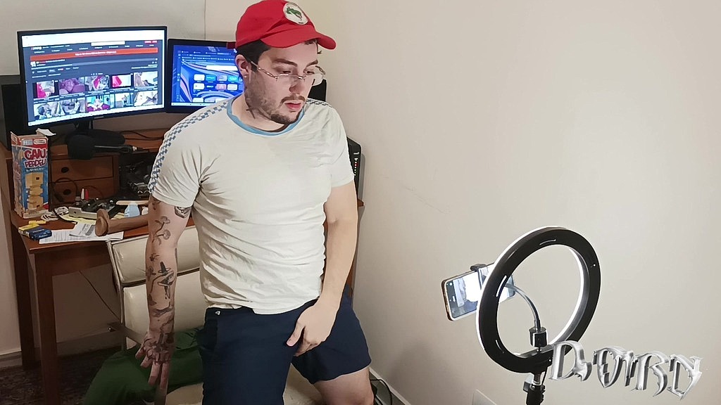 nerdzinho esquerdista brincando com o cuzinho parte 2 (Dorn) nerdzinho esquerdista brincando com o cuzinho parte 2 (Dorn)