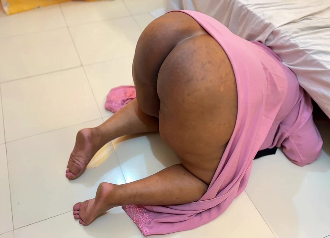 Egyptian Big Ass & Pussy Hot Stepmom Stuck Under Bed Then She Want Hardcore Fuck From Son's Friend