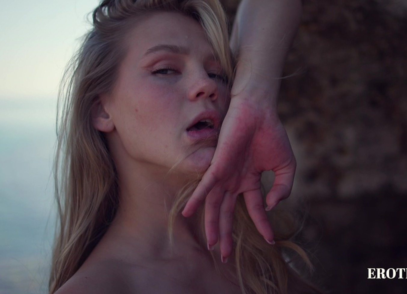 Valeria Mint | Deep Blue