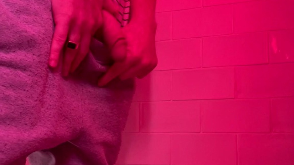 filmed pissing in a bar s toilets (Biflatmate) filmed pissing in a bar s toilets (Biflatmate)