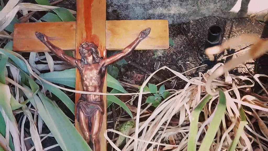 italian slut pisses on a crucifix in a deconsecrated cemetery (Nicoletta Embassi) italian slut pisses on a crucifix in a deconsecrated cemetery (Nicoletta Embassi)