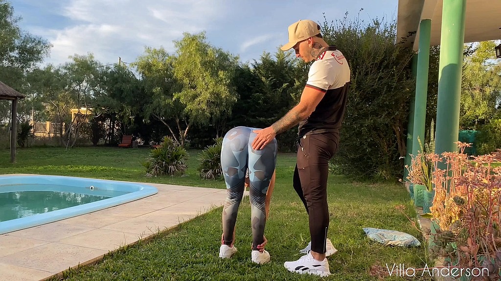 i knew my personal trainer was into me, he fucked me in front of the neighbors (Villa Anderson, Villaandersonx) i knew my personal trainer was into me, he fucked me in front of the neighbors (Villa Anderson, Villaandersonx)