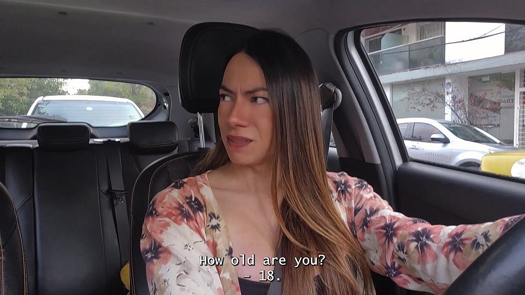 Un uber trans convince un adolescente (+18) a lasciare la sua ragazza per fare sesso con lei (video completo) (Seba Valentino, Eva Erfolg) trans uber convinces teen (+18) to leave his girlfriend to fuck her (full video) (Seba Valentino, Eva Erfolg)