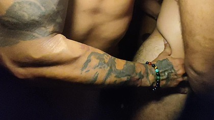 Pegacao entre machos Hot Guy leva no buraco da gloria - Cena 03