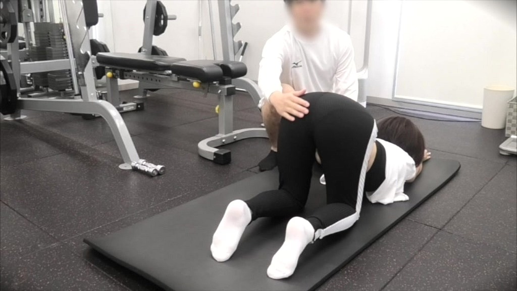 2年前に付き合ってた元カレがジム講師になってて、2年前を思い出すように2人はジムのト◯レで、、。 (Momoka, Nono) 2年前に付き合ってた元カレがジム講師になってて、2年前を思い出すように2人はジムのト◯レで、、。 (Momoka, Nono)