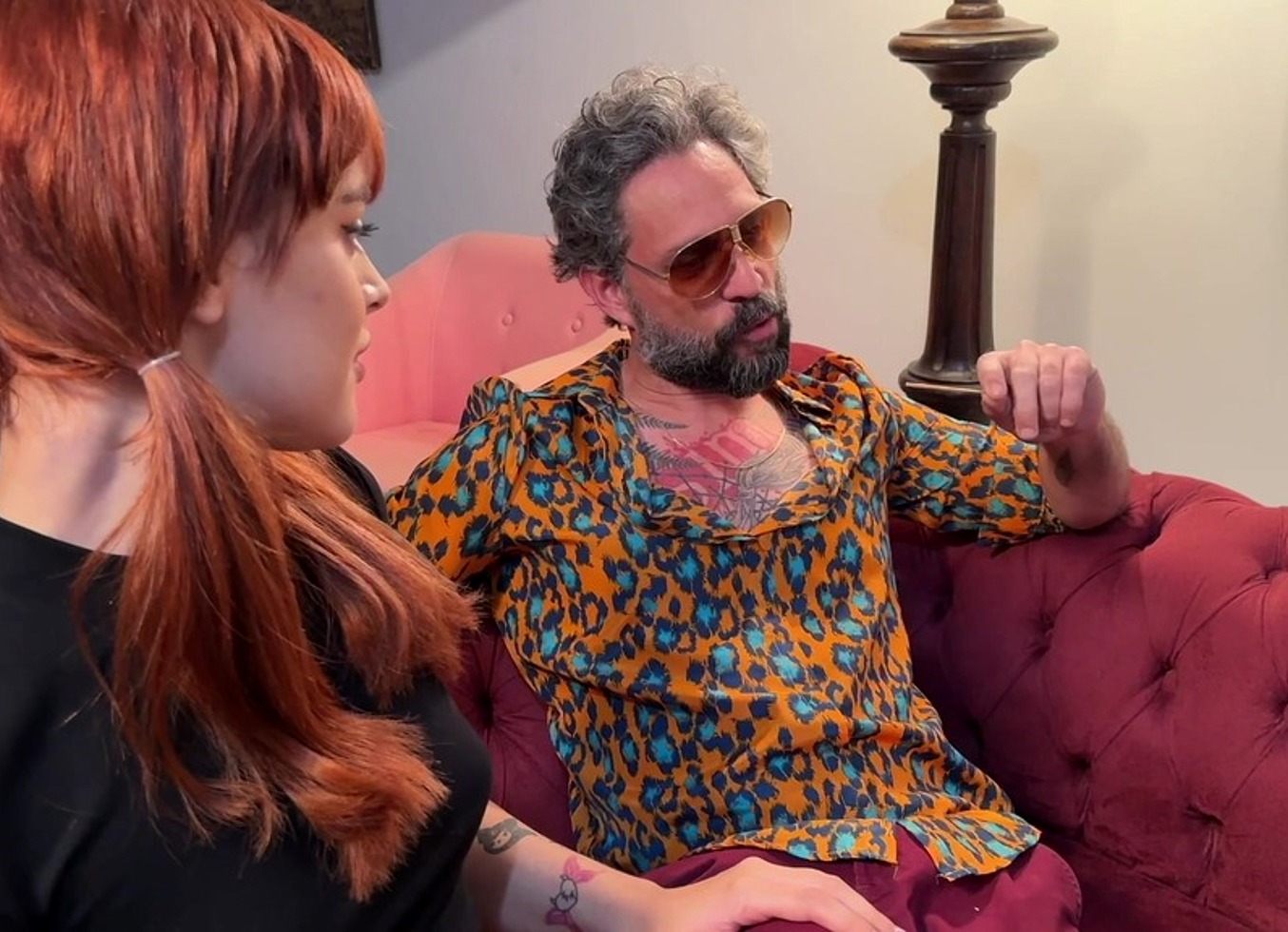 Ninfeta Gostosa E Bancada Por Um Coroa Que Vende Cigarro Do Paraguai E Carro Clonado