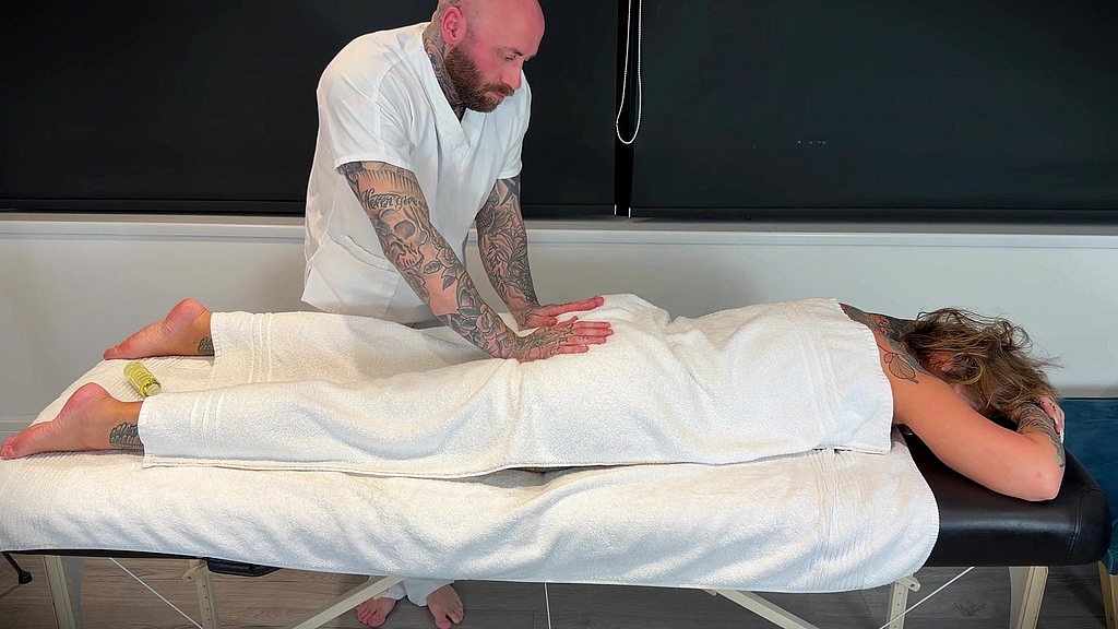intimate oily massage turns sexy (Alexxa Vice, Yonifans) intimate oily massage turns sexy (Alexxa Vice, Yonifans)