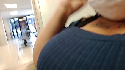 Bbw colocou o plug no cu no banheiro do hospital - Mary Jhuana