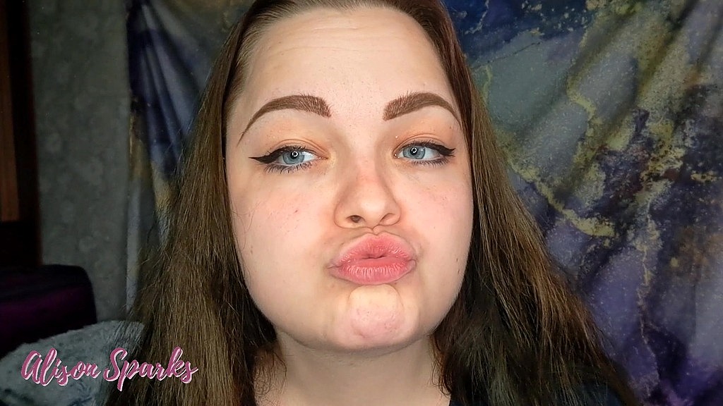 Перший досвід Елісон в запаху губ (Елісон Спаркс) alison s first lip smelling experience (Alison Sparks)