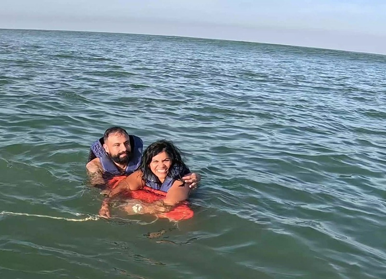 Suruba Radical! Casal Mattos E Priscila Belini Foderam Com Salva-Vidas Depois Do Banana Boat